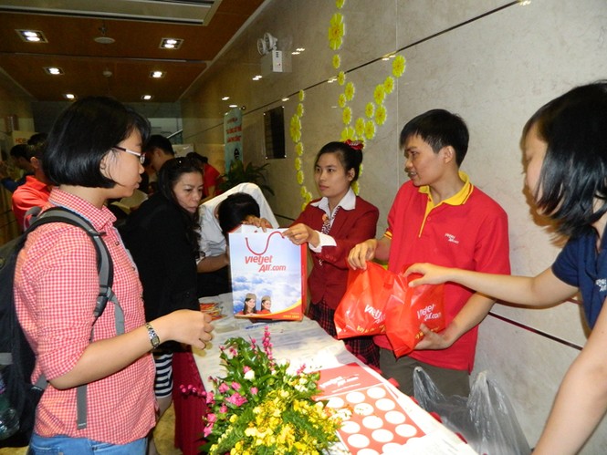 Bạn trẻ náo nức đăng ký học phi công - ảnh 4