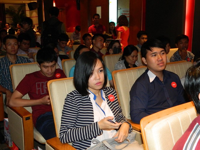 Bạn trẻ náo nức đăng ký học phi công - ảnh 5
