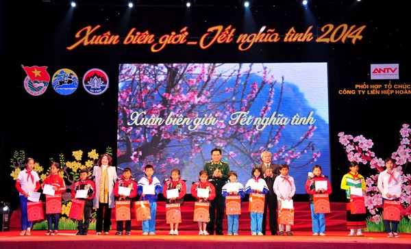 “Xuân biên giới - Tết nghĩa tình