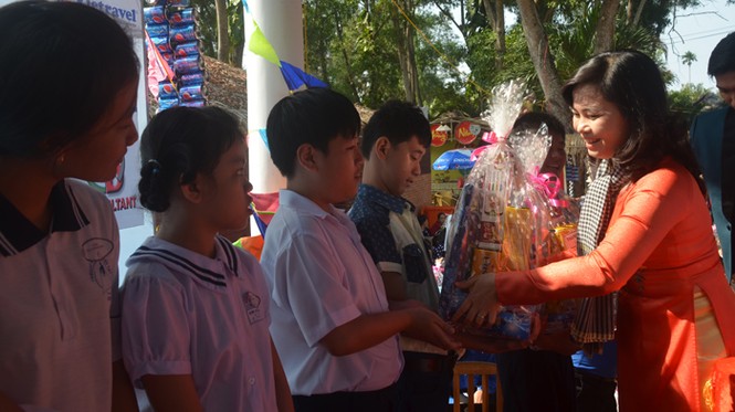 250 thiếu nhi tham lễ hội “Nụ Cười xuân” năm 2014 - ảnh 2