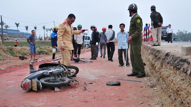 Ô tô gây tai nạn liên hoàn, 4 người thương vong - ảnh 2