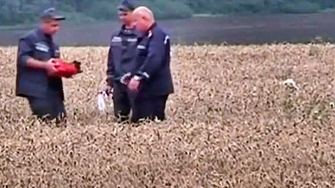 Quân ly khai Ukraine giao 2 hộp đen của MH17 cho Malaysia - ảnh 1