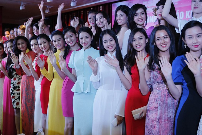 Thí sinh hồi hộp chờ gọi tên vào Vòng Chung khảo phía Nam - ảnh 7