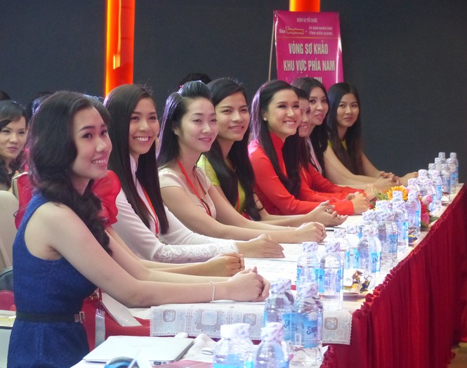 Nụ cười thí sinh Hoa hậu - ảnh 2