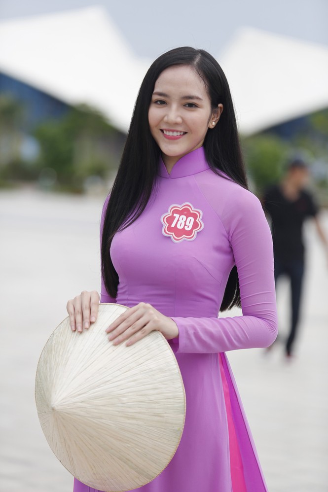 Thí sinh Hoa hậu phía Nam duyên dáng trong tà áo dài - tiếp - ảnh 11