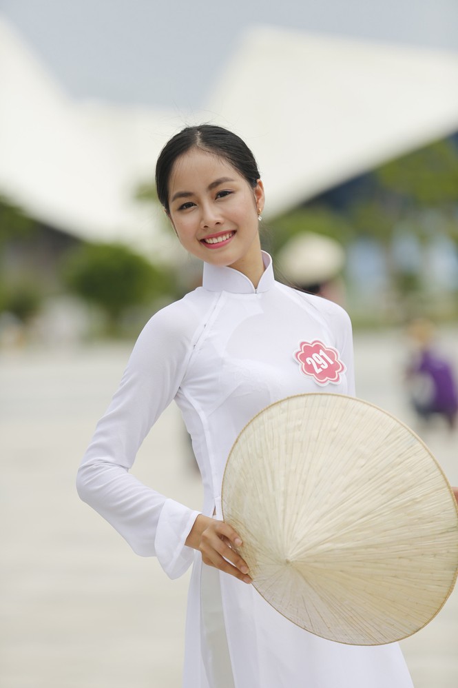 Thí sinh Hoa hậu phía Nam duyên dáng trong tà áo dài - tiếp - ảnh 8