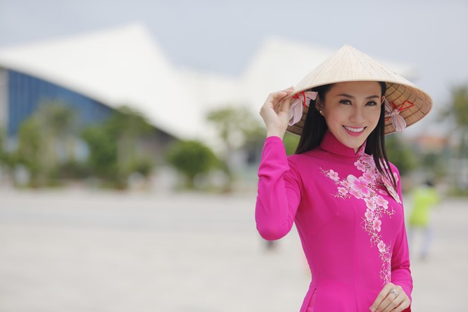Thí sinh Hoa hậu phía Nam duyên dáng trong tà áo dài - tiếp - ảnh 6