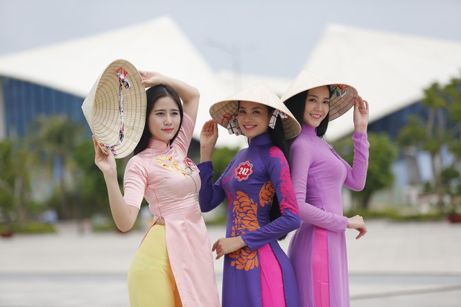 Thí sinh Hoa hậu phía Nam duyên dáng trong tà áo dài - tiếp - ảnh 5