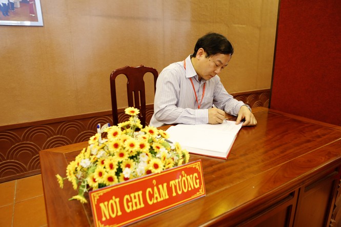 39 thí sinh Hoa hậu phía Nam xúc động trước hiện vật về Bác Hồ - ảnh 2