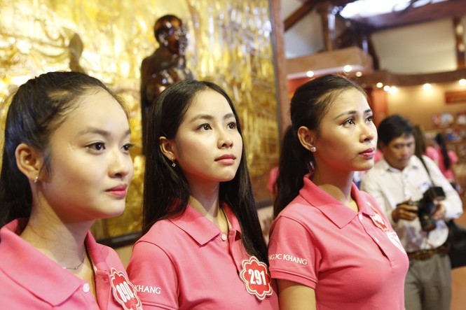 39 thí sinh Hoa hậu phía Nam xúc động trước hiện vật về Bác Hồ - ảnh 8