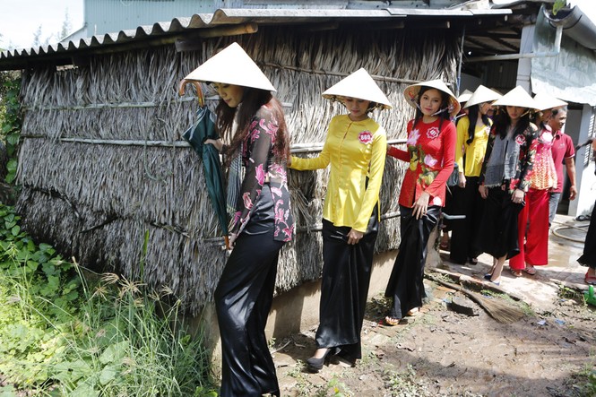 Chiếc áo bà ba trên dòng kênh thăm thẳm - ảnh 1
