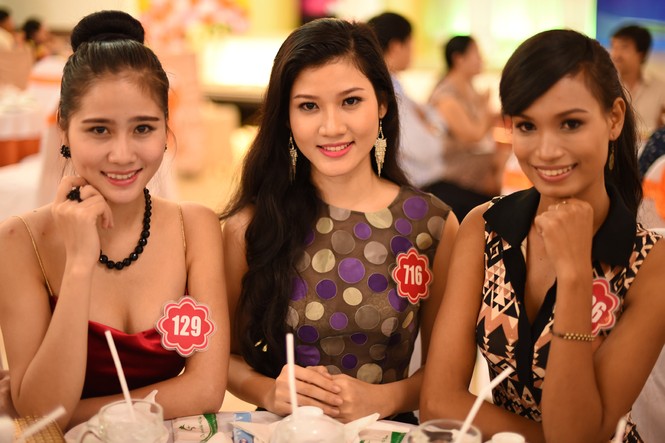 Thí sinh Hoa hậu phía Nam rạng rỡ dự tiệc - ảnh 5