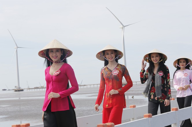 Vẻ đẹp lan tỏa trên vùng điện gió Bạc Liêu - ảnh 1