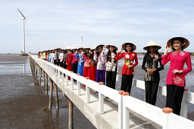 Sắc đẹp giữa vùng điện gió Bạc Liêu - tiếp - ảnh 3