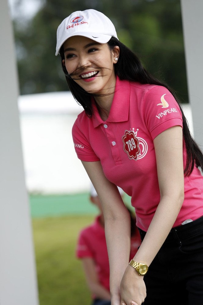 Thí sinh Hoa hậu Chung khảo phía Nam học đánh golf - ảnh 3