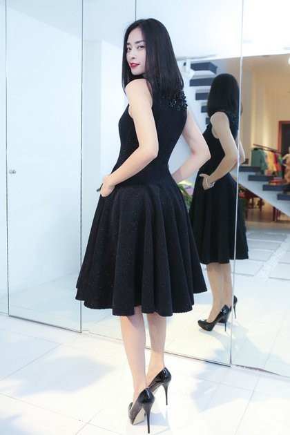 Ngô Thanh Vân xinh đẹp trong phòng thử đồ - ảnh 1