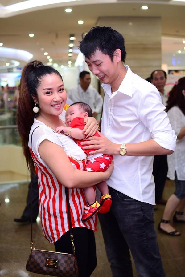 Thời trang gia đình đồng bộ của sao Việt - ảnh 15