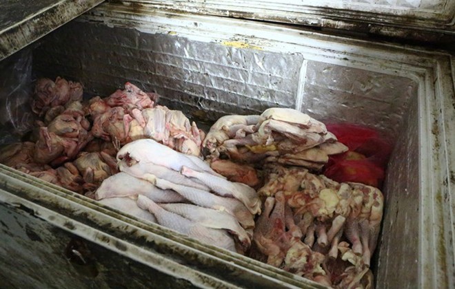 Tận mắt thấy 'gà bơm nước' giữa chợ - ảnh 3