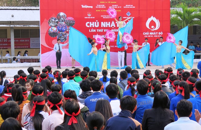 Gần 1.000 người tham gia Chủ Nhật Đỏ ở Cần Thơ - ảnh 1