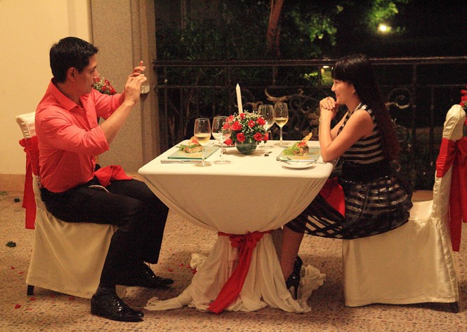 Bình Minh đón Valentine sớm cùng vợ - ảnh 1