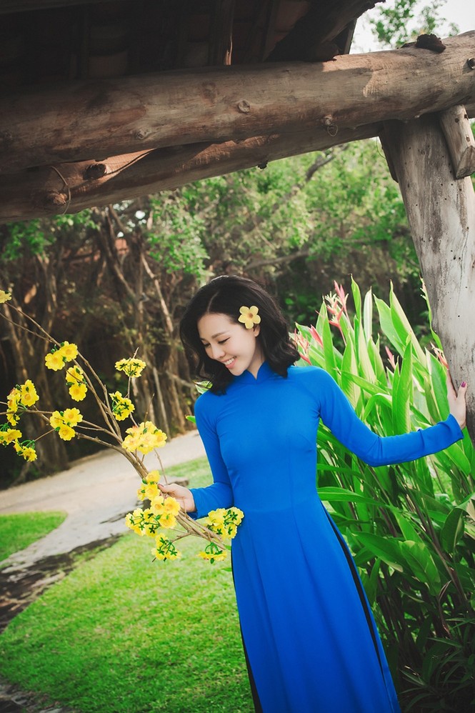 Trà Giang đẹp dịu dàng bên mẹ ngày cận tết - ảnh 1