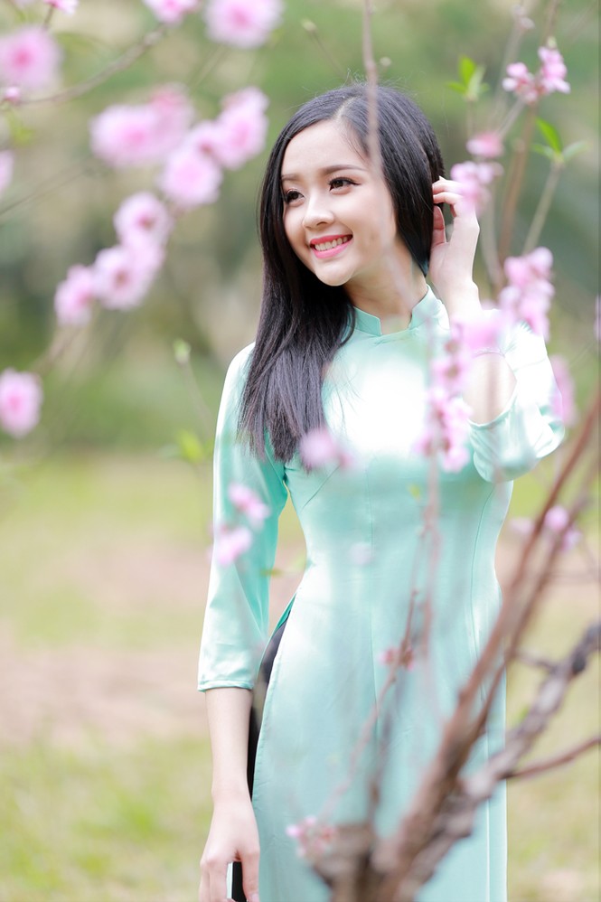 Nữ sinh Việt Nam ấn tượng khoe nụ cười tỏa nắng - ảnh 4