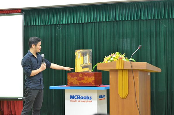 Trao tặng cuốn từ điển phiên bản đặc biệt cho Thư viện Hà Nội - ảnh 2