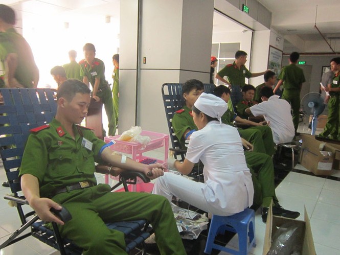 Học viên Cảnh sát háo hức hiến máu ngày Chủ Nhật Đỏ - ảnh 3
