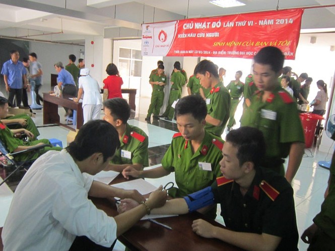 Học viên Cảnh sát háo hức hiến máu ngày Chủ Nhật Đỏ - ảnh 1