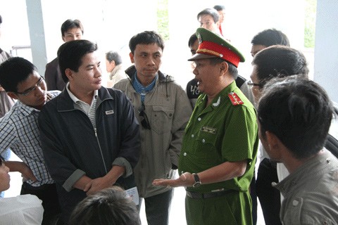 Hàng trăm người 'vây' ga Sài Gòn đòi trả vé - ảnh 2