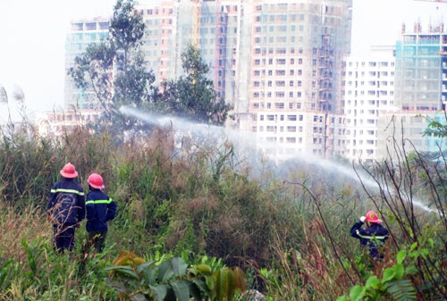50 cảnh sát dập đám cháy gần hầm Thủ Thiêm - ảnh 2