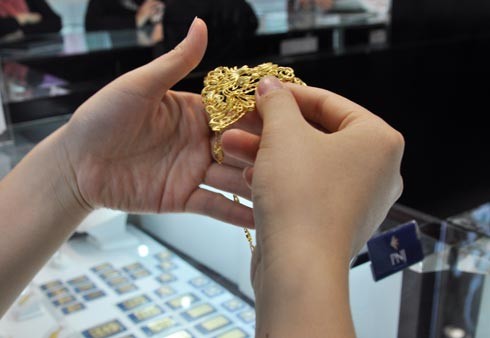 Giá vàng tăng 840.000 đồng trong tháng - ảnh 1