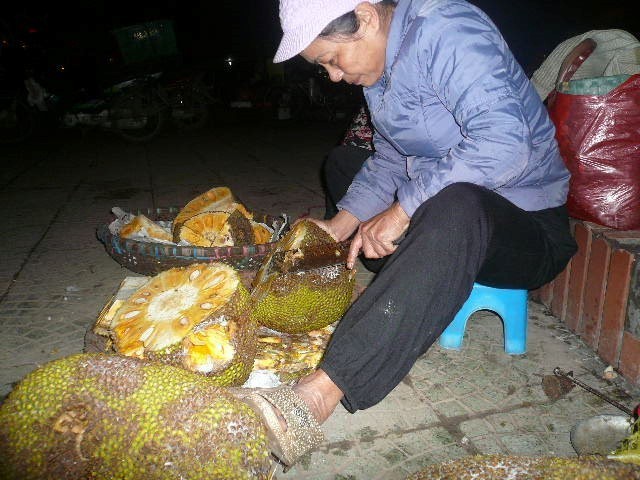 Kỹ nghệ 'hồi sinh' hoa quả thối hỏng - ảnh 2