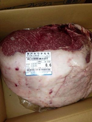 Thịt bò Kobe 'xách tay' giá gần 5 triệu đồng/kg - ảnh 1