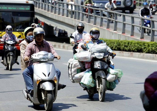 Cuộc sống người dân trong cái nắng như đổ lửa - ảnh 2