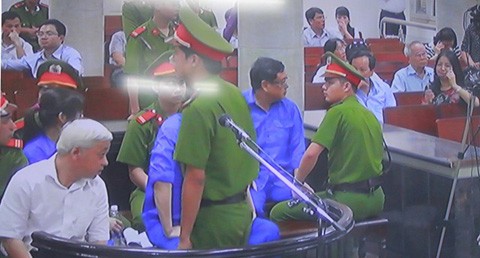 Hình ảnh vợ chồng bầu Kiên tại tòa - ảnh 2