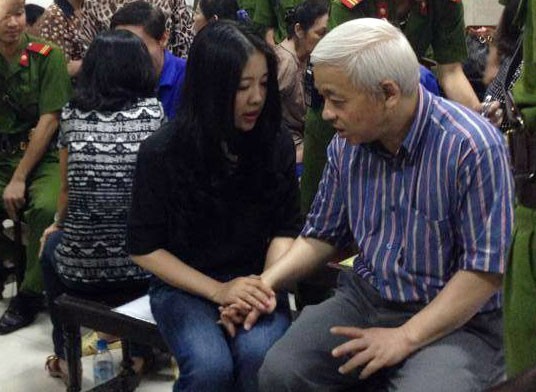 Hình ảnh vợ chồng bầu Kiên tại tòa - ảnh 4