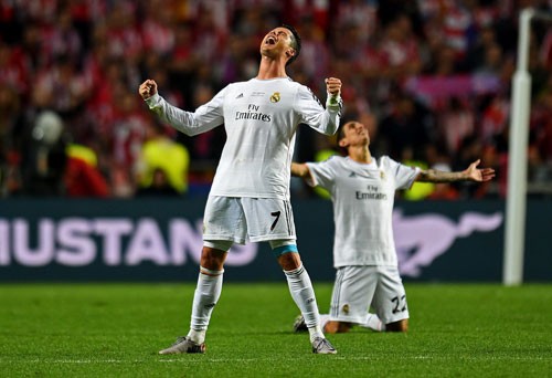 C. Ronaldo cởi áo khoe cơ bắp cuồn cuộn - ảnh 5