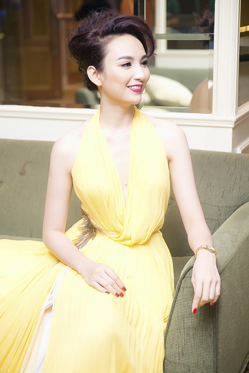 Ngọc Diễm lưng trần sexy tung bay váy - ảnh 5