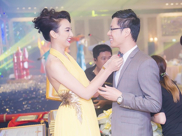 Ngọc Diễm lưng trần sexy tung bay váy - ảnh 6