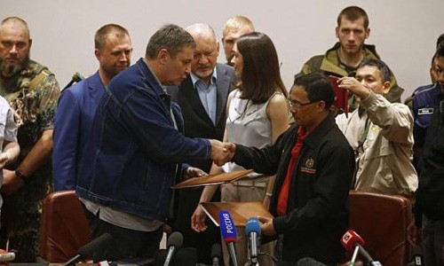 Malaysia đàm phán với ly khai Ukraine về vụ MH17 - ảnh 1