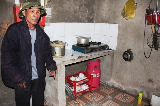 Chồng đi nhậu về tưới xăng lên người vợ đốt - ảnh 1