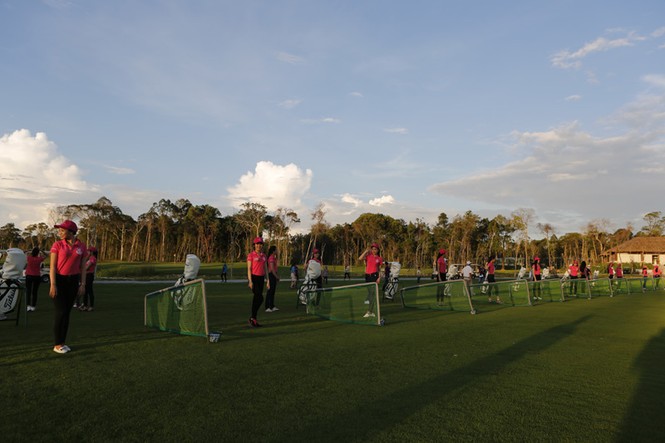 Dàn người đẹp 'so găng' trên sân golf đẹp nhất Phú Quốc - ảnh 4