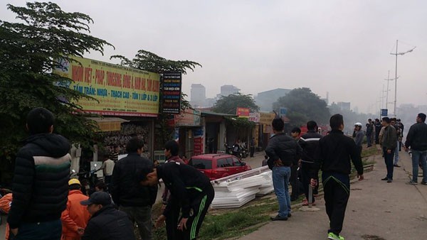 Cháy chợ Nhật Tân giữa trưa, tiểu thương nháo nhác - ảnh 6