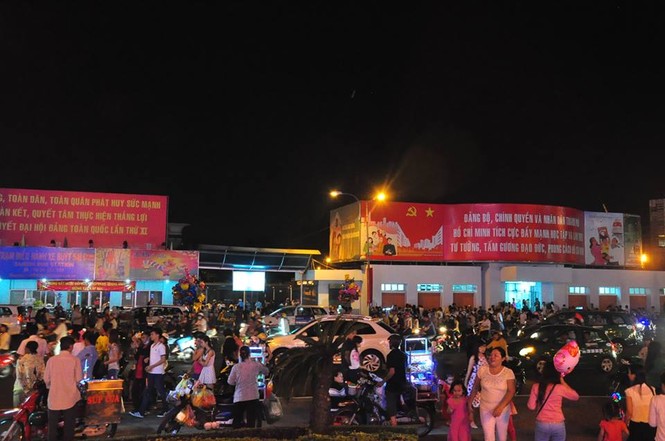 Tết Việt Online: Khắp nơi tưng bừng đón năm mới - ảnh 28