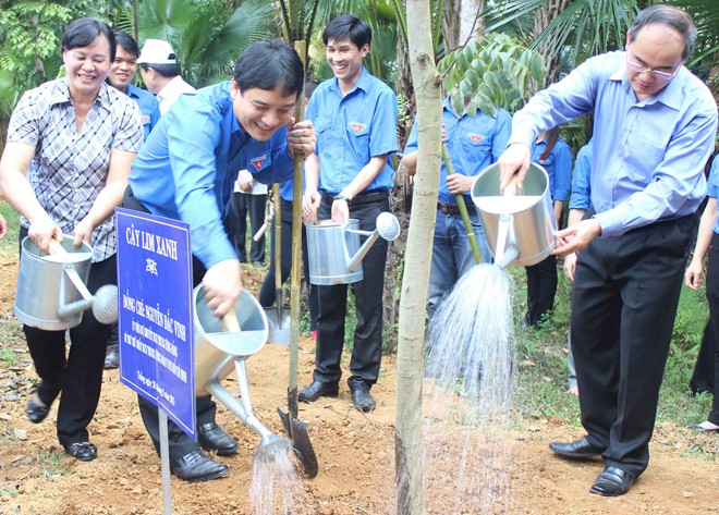 Lễ khởi động Tháng thanh niên và Tết trồng cây năm 2015 - ảnh 9