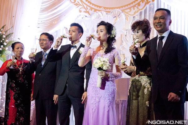 Văn Quyết cưới vợ sau một tháng 'hoãn binh' - ảnh 11