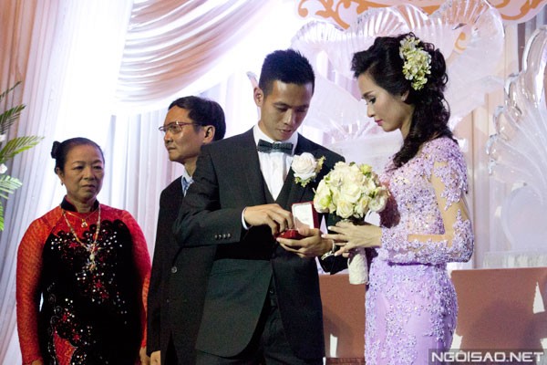 Văn Quyết cưới vợ sau một tháng 'hoãn binh' - ảnh 7