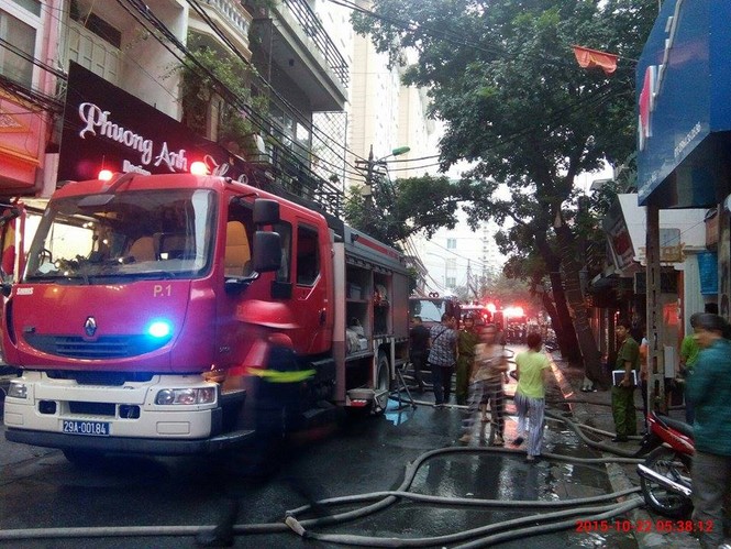 Hà Nội: Hỏa hoạn tại khu tập thể, người dân náo loạn - ảnh 4