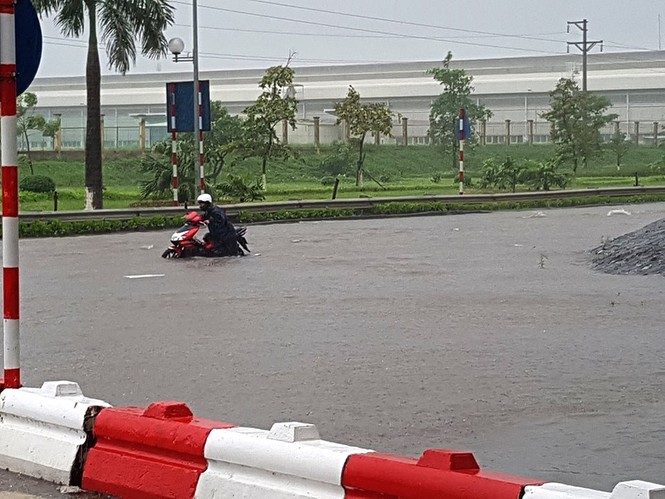 Bão số 3 vào Hà Nội suy yếu thành áp thấp nhiệt đới - ảnh 5